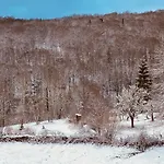 Au Coeur Des Lacs Calme Absolu Et Confort Moderne * Tremouille (Cantal)