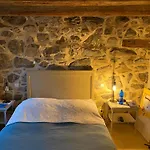 Au Coeur Des Lacs Calme Absolu Et Confort Moderne * Tremouille (Cantal)