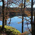 Au Coeur Des Lacs Calme Absolu Et Confort Moderne Casa vacanze Tremouille (Cantal)