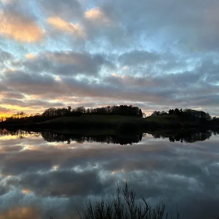 Au Coeur Des Lacs Calme Absolu Et Confort Moderne Tremouille (Cantal)