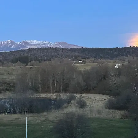 Au Coeur Des Lacs Calme Absolu Et Confort Moderne Nyaraló Tremouille (Cantal)
