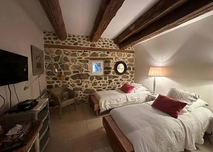 Au Coeur Des Lacs Calme Absolu Et Confort Moderne Tremouille (Cantal)