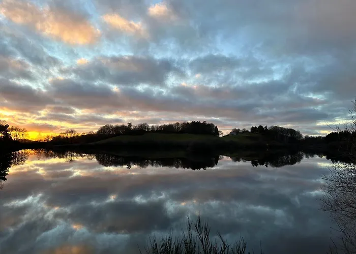 Au Coeur Des Lacs Calme Absolu Et Confort Moderne Tremouille (Cantal)